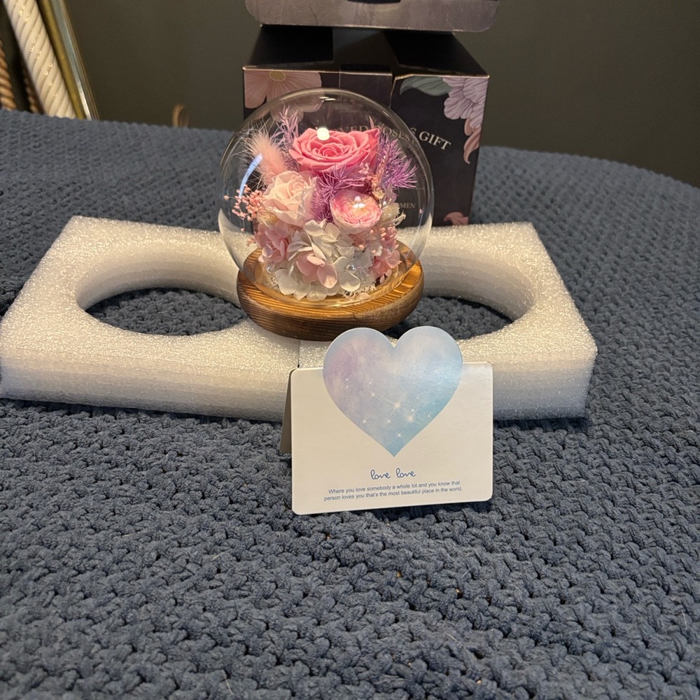 Preserved Roses Gift Box - Picture 2 of 5